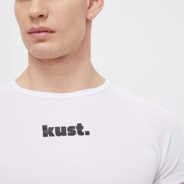 kust. tricou culoarea alb