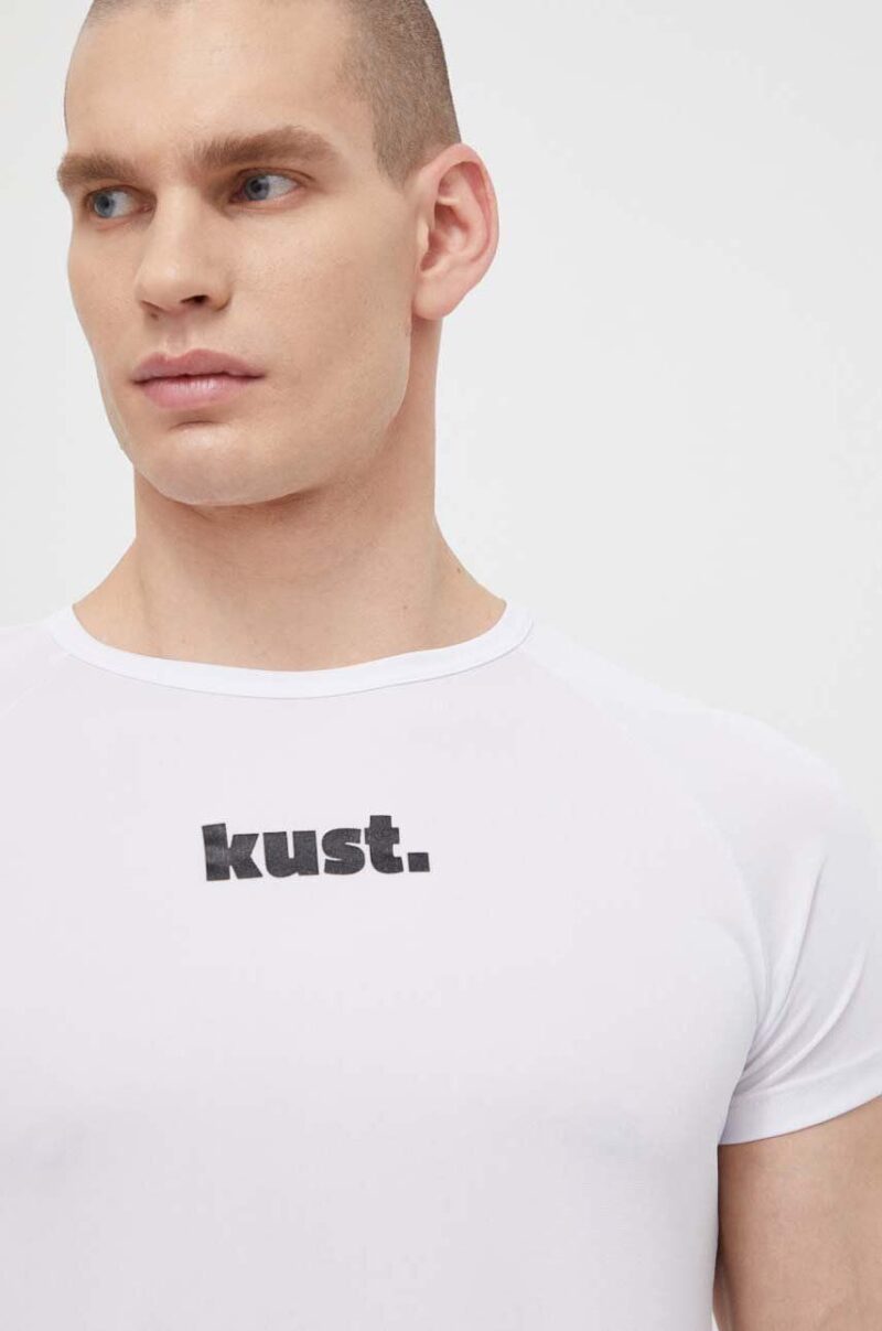 kust. tricou culoarea alb