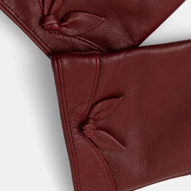 culoarea bordo