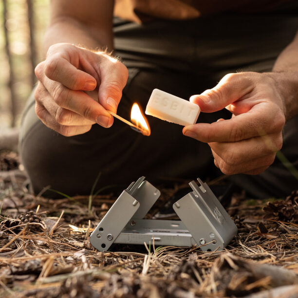 Aragaz de voiaj Esbit Pocket Stove w/Windshield 2 x 27g preţ