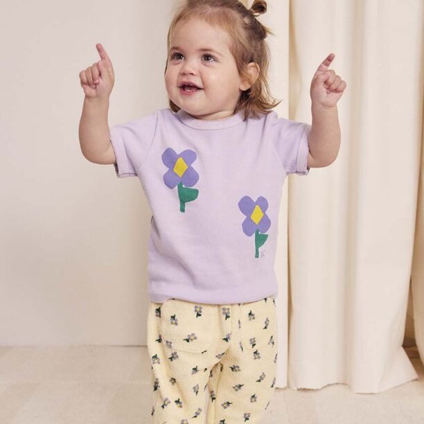 Bobo Choses pantaloni de trening pentru bebeluși Pansy Flower culoarea galben