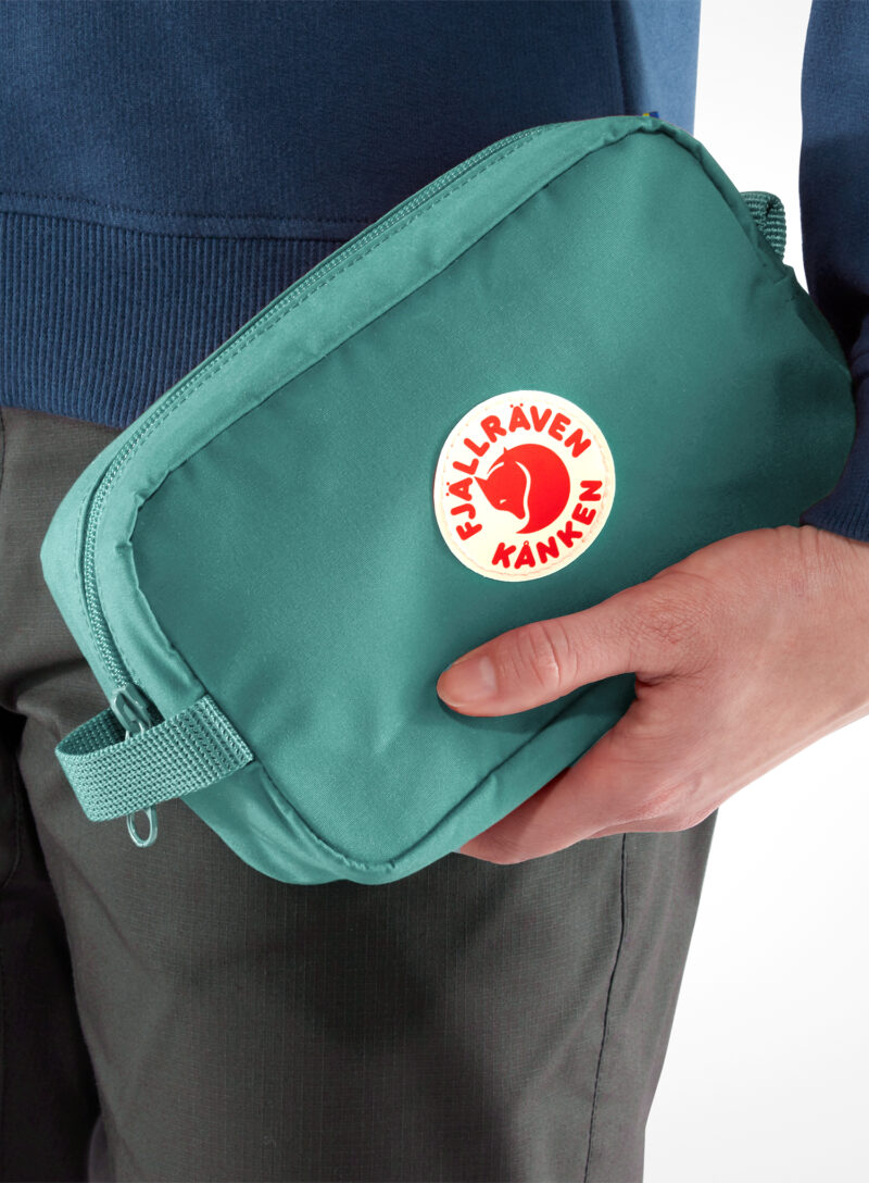 Preţ Borsetă Fjallraven Kanken Gear Bag - frost green