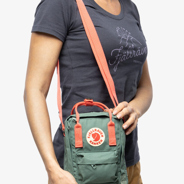 Borsetă Fjallraven Kanken Sling - frost green/peach pink preţ