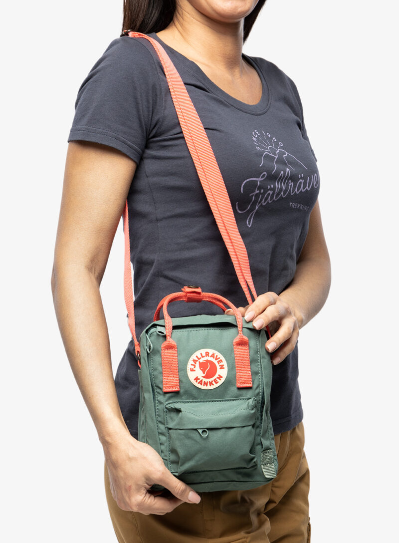 Borsetă Fjallraven Kanken Sling - frost green/peach pink preţ