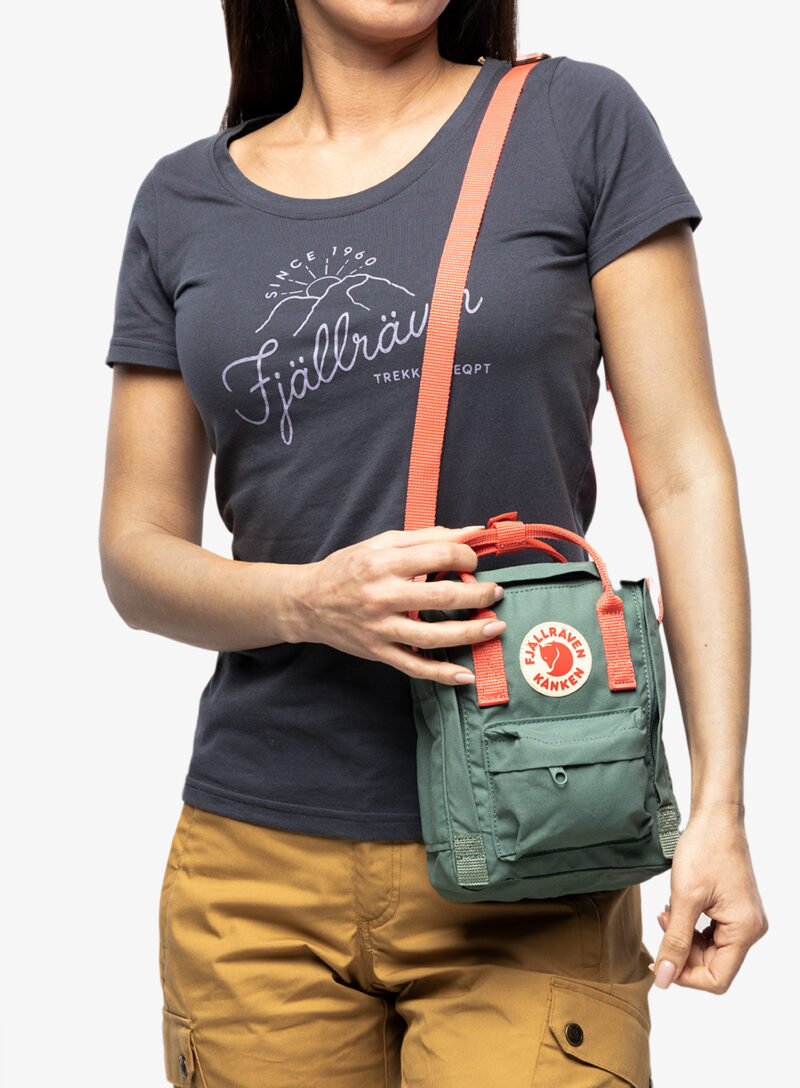 Preţ Borsetă Fjallraven Kanken Sling - frost green/peach pink