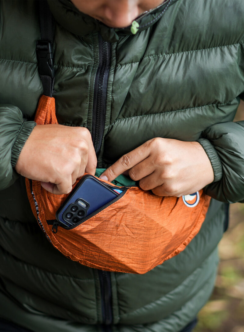 Preţ Borsetă de sold Ticket To The Moon Upcycled Sling Bag - terracotta