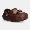 Crocs slapi copii CLASSIC LINED IAM BROWN BEAR CLOG culoarea maro