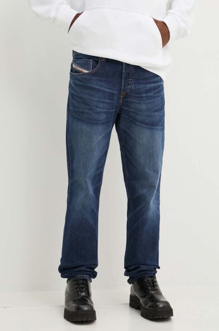 Diesel jeansi 2023 D-FINITIVE L.34 PANTALONI barbati A10231.09J47