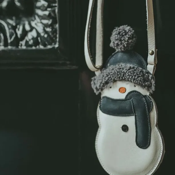 Donsje geanta de mana din piele pentru copii Britta Exclusive Purse Snowman culoarea alb