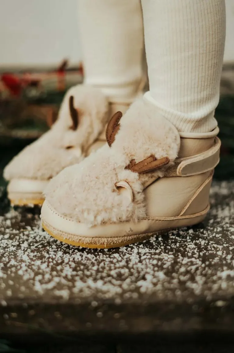 Donsje incaltaminte din piele pentru bebelusi Richy Booties Reindeer culoarea bej