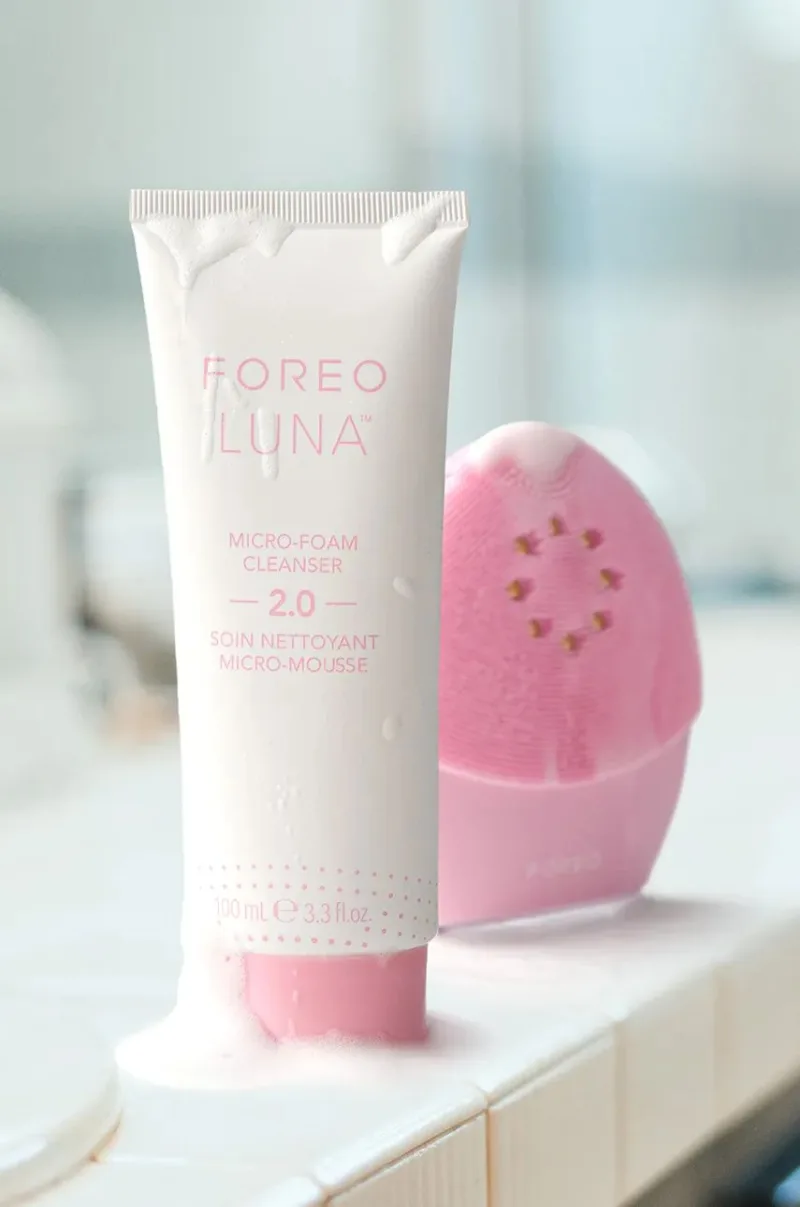 FOREO spumă hrănitoare de curățare a feței LUNA Micro-Foam Cleanser 2.0 100ml GL preţ