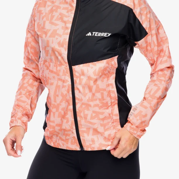 Cumpăra Geaca alergare femei adidas TERREX Trail Running Wind Jacket - putty mauve/amber tint