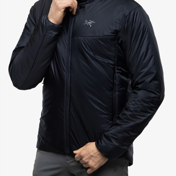 Cumpăra Geaca izolată Arcteryx Nuclei Hoody - black sapphire