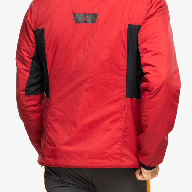 Geaca izolată Berghaus MTN Seeker MW Synthetic Hoody - red dahlia/jet black preţ