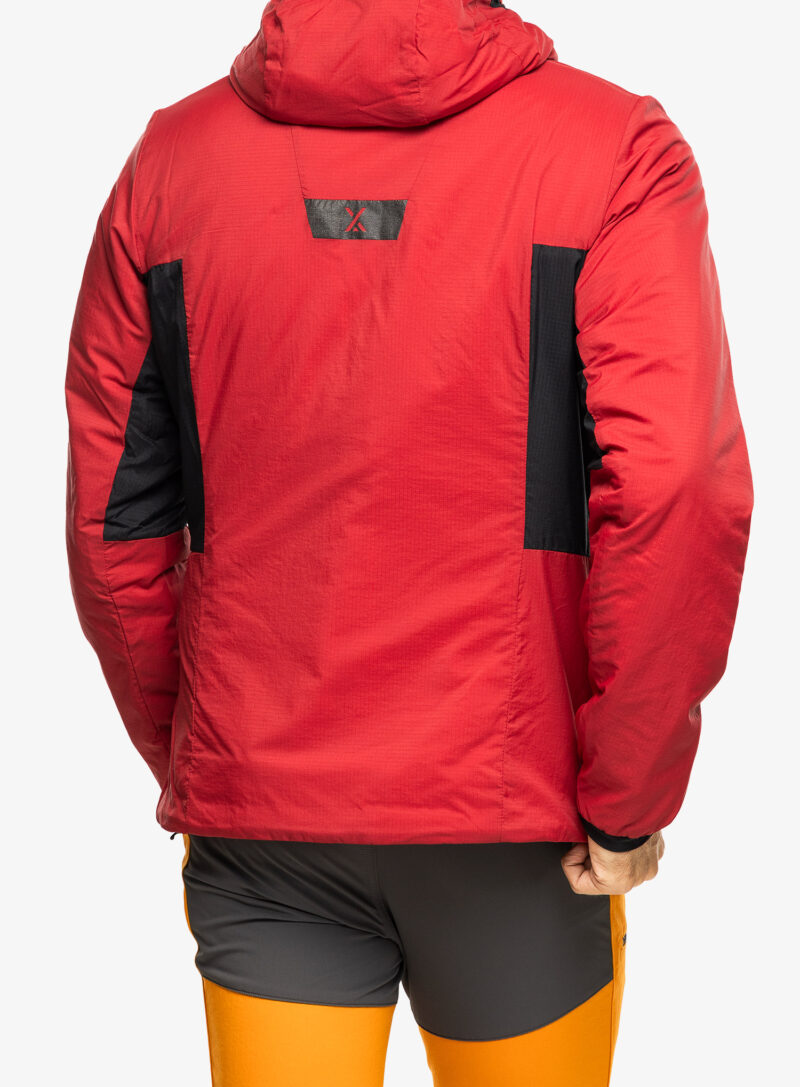 Geaca izolată Berghaus MTN Seeker MW Synthetic Hoody - red dahlia/jet black preţ