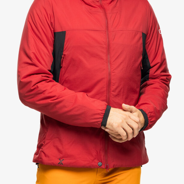 Geaca izolată Berghaus MTN Seeker MW Synthetic Hoody - red dahlia/jet black