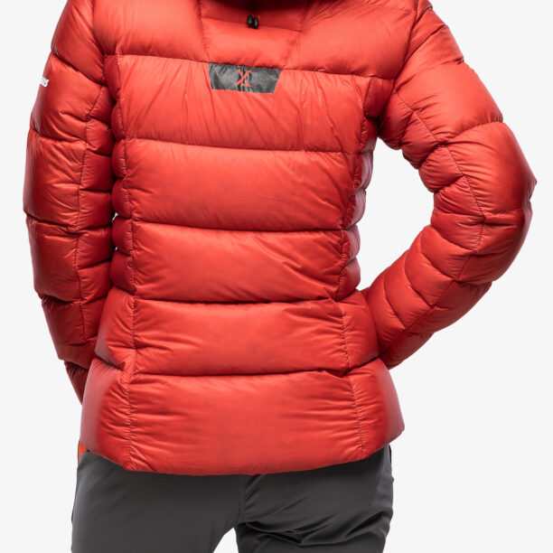 Geaca matlasata femei Berghaus MTN Arete Ultra Down Hoody - goji berry/haute red preţ