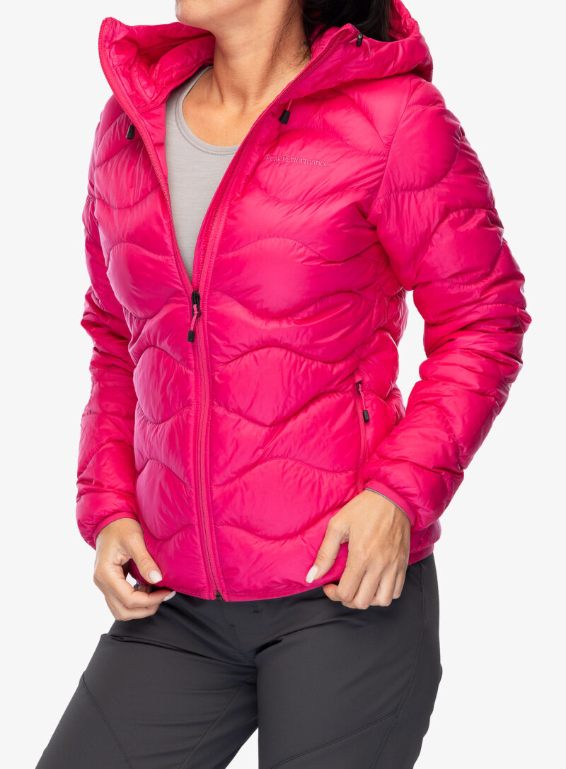 Cumpăra Geaca matlasata femei Peak Performance Helium Down Hood Jacket - beetroot purple