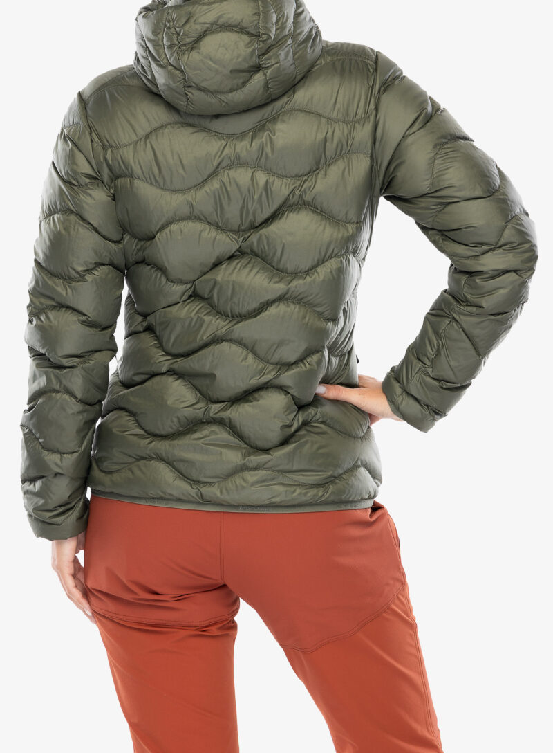 Geaca matlasata femei Peak Performance Helium Down Hood Jacket - pine needle preţ