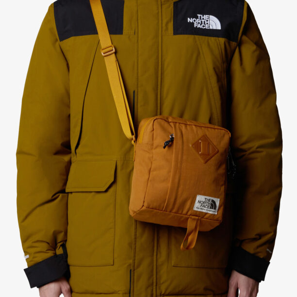 Preţ Geantă de oras The North Face Berkeley Crossbody - timber tan/tnf black