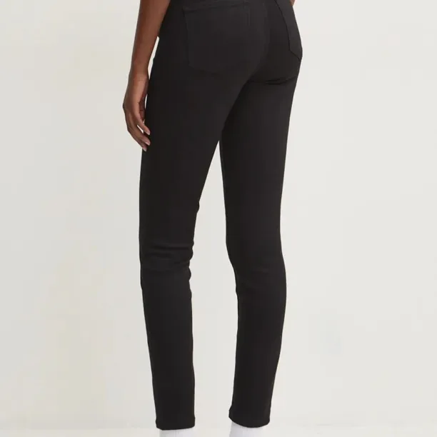 culoarea negru