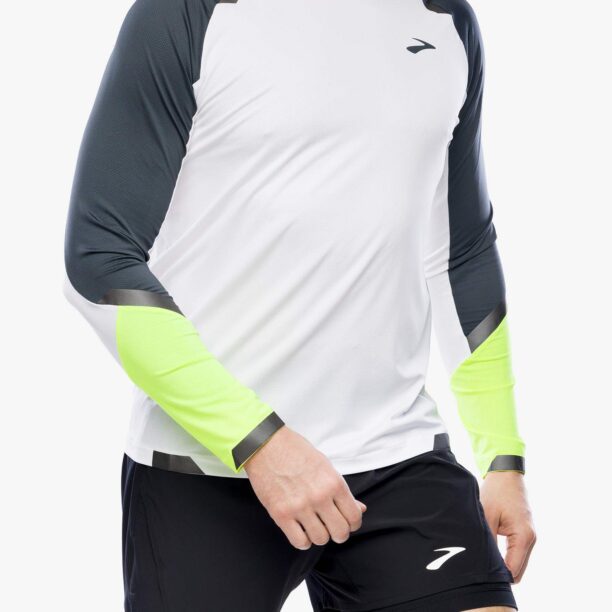 Cumpăra Hanorac alergare Brooks Run Visible Long Sleeve - white/asphalt/nightlife