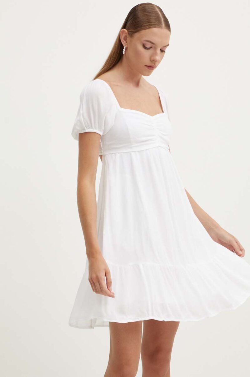 Hollister Co. rochie culoarea alb