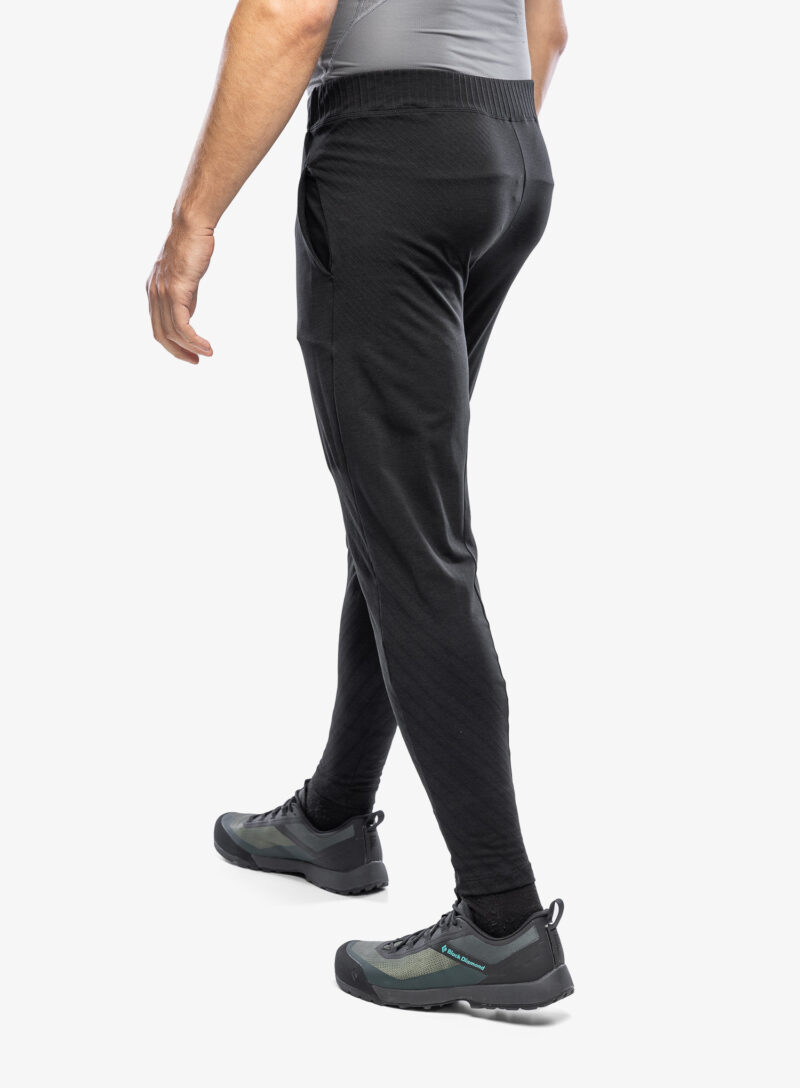 Preţ Pantaloni Compressport Seamless Pants - black melange