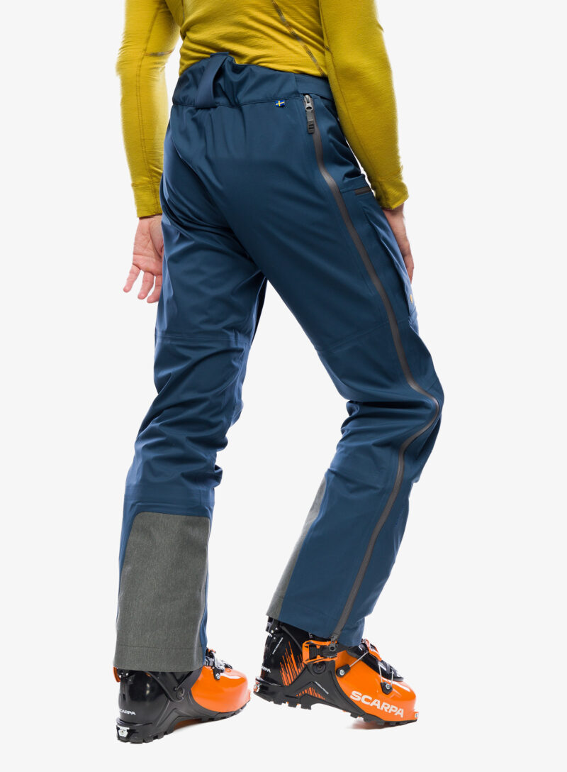 Pantaloni Fjallraven Bergtagen Eco-Shell Trousers - mountain blue preţ