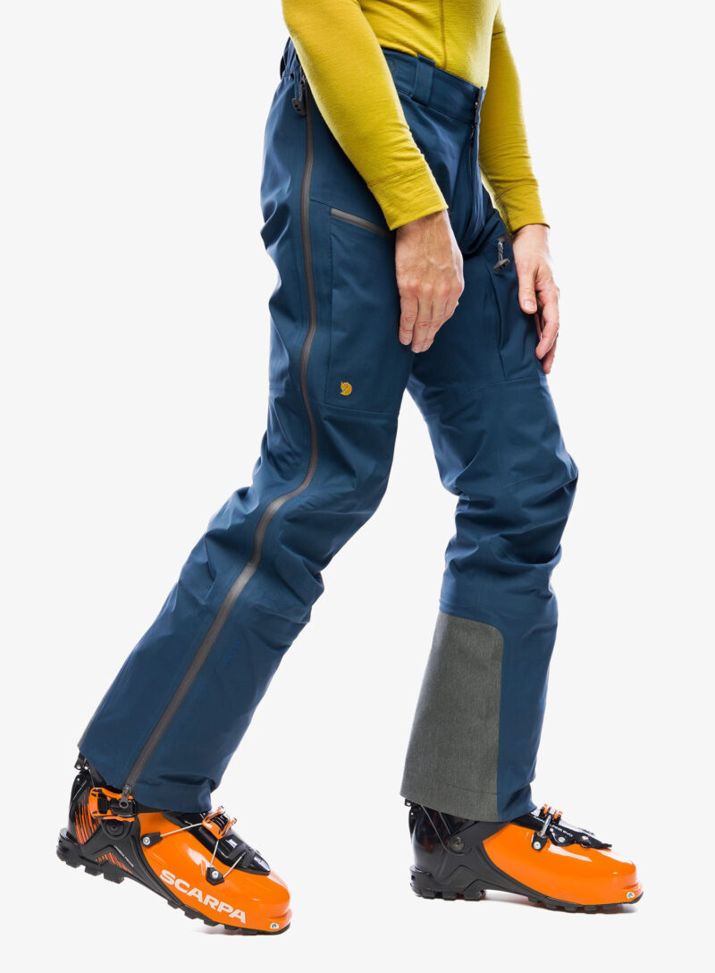 Cumpăra Pantaloni Fjallraven Bergtagen Eco-Shell Trousers - mountain blue