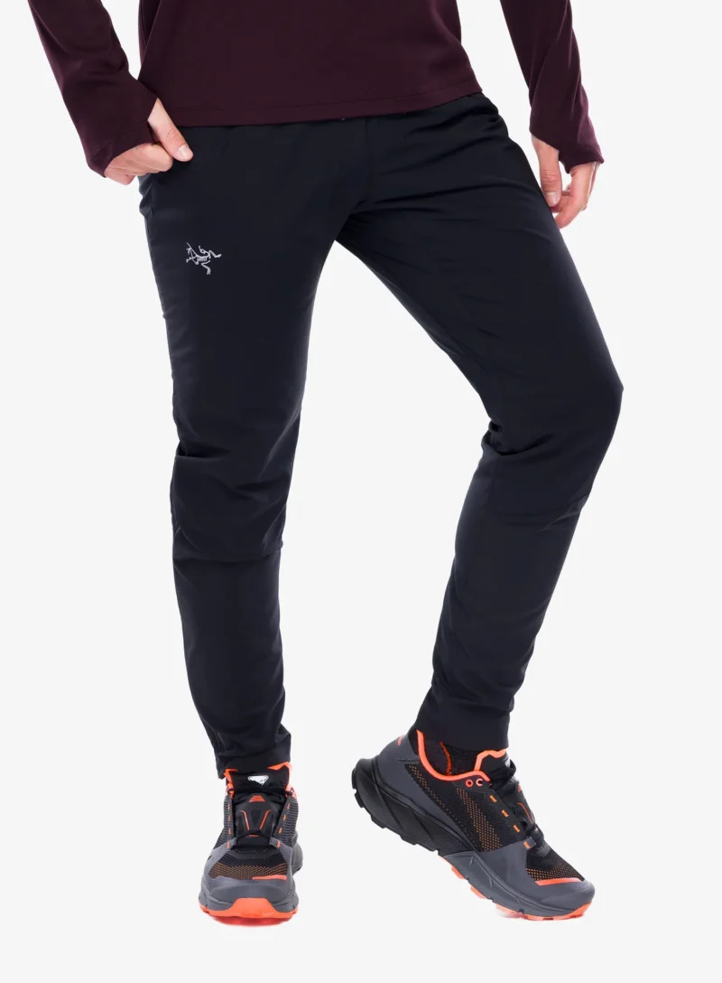 Cumpăra Pantaloni alergare Arcteryx Norvan Insulated Pant - black