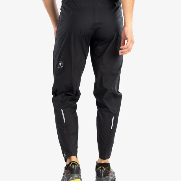 Pantaloni alergare Compressport Hurricane Waterproof 10/10 Pants - black preţ