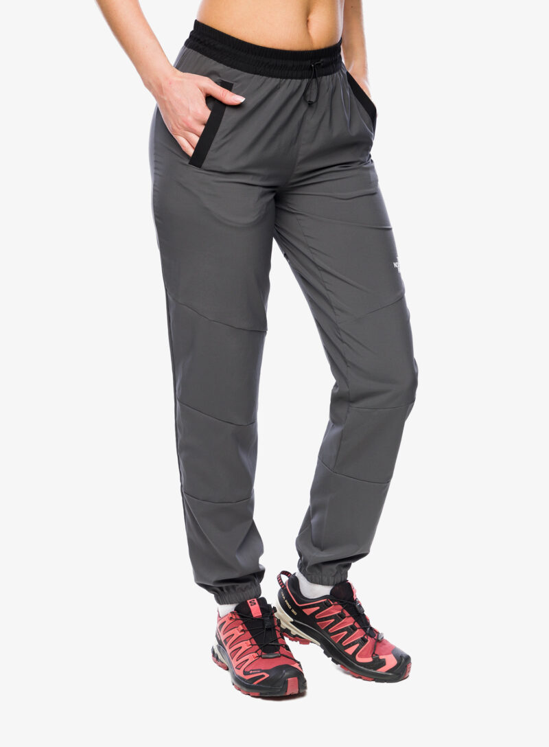 Cumpăra Pantaloni femei The North Face Ma Wind Track Pant - anthracite grey/black