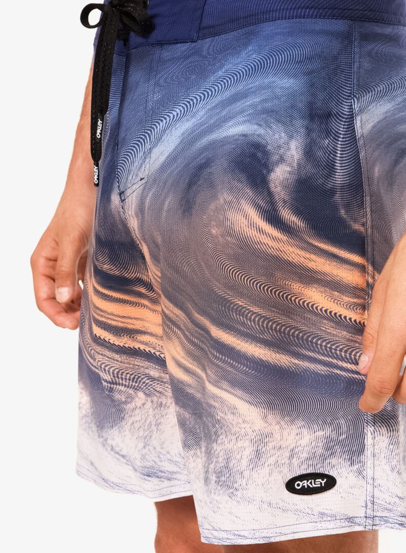 Preţ Pantaloni scurti Oakley Cosmic Tides 18 Boardshort - gradient swirl bl/og