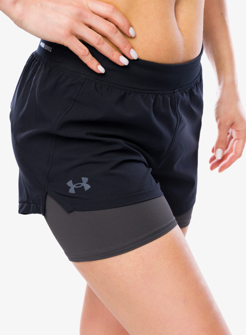 Original Pantaloni scurti alergare femei Under Armour IsoChill Run 2N1 Short - black/black/reflective