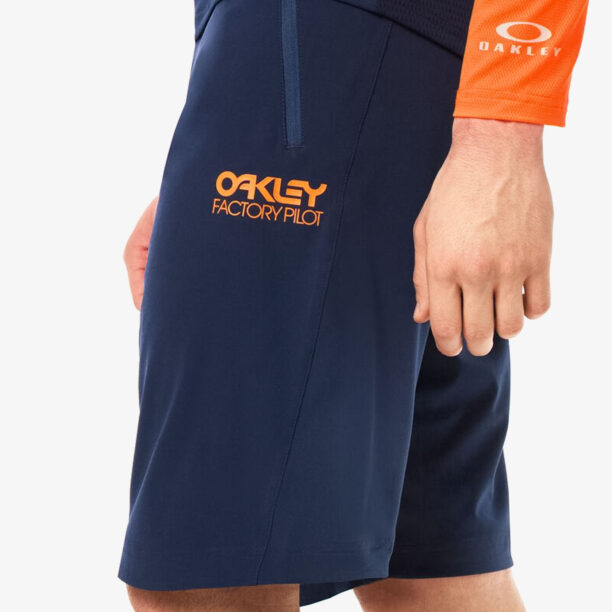 Preţ Pantaloni scurti ciclism Oakley Factory Pilot Lite Short - team navy