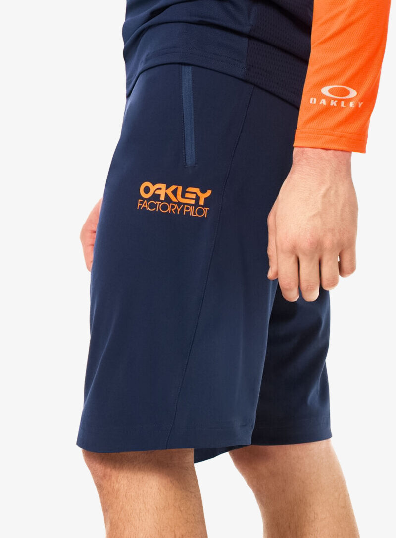 Preţ Pantaloni scurti ciclism Oakley Factory Pilot Lite Short - team navy