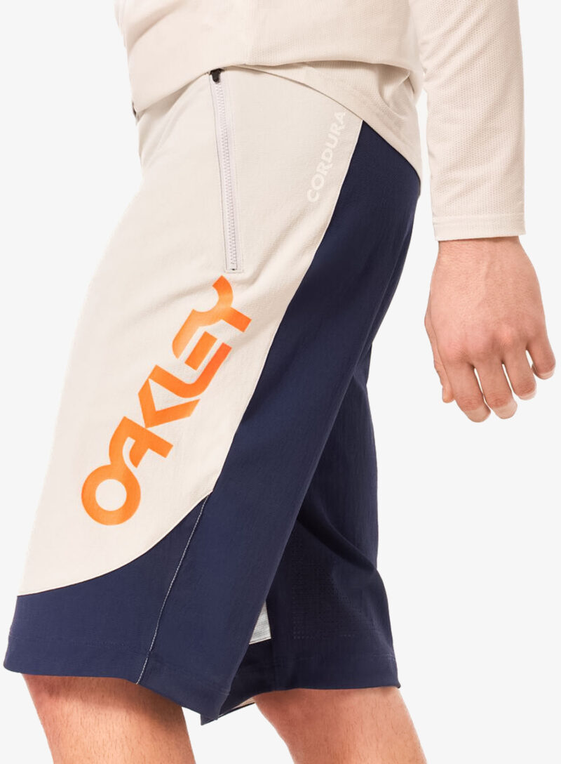 Pantaloni scurti ciclism Oakley Maven Scrub Short - grey/blue preţ