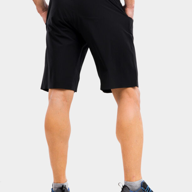 Pantaloni scurti sport BlackYak Boran Shorts - black beauty preţ