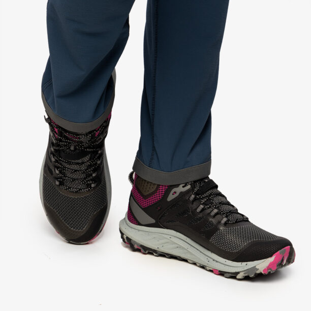 Cumpăra Pantofi drumetie femei Merrell Antora 3 Mid WP - black/fuchsia