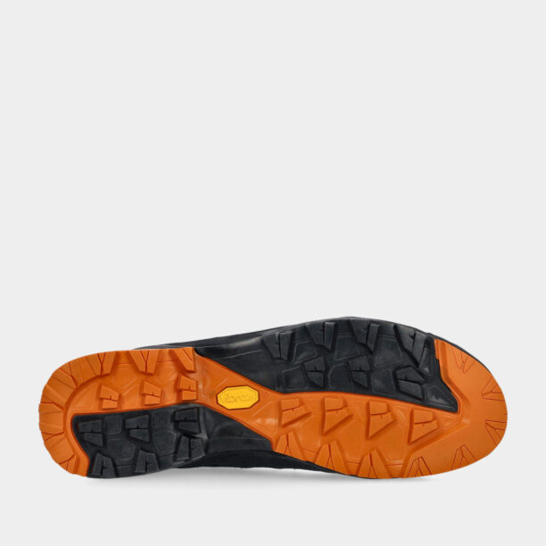 Pantofi outdoor barbati AKU Rock Dfs - black/orange preţ