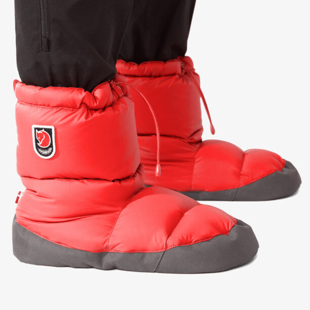 Papuci matlasati Fjallraven Expedition Down Booties - true red preţ