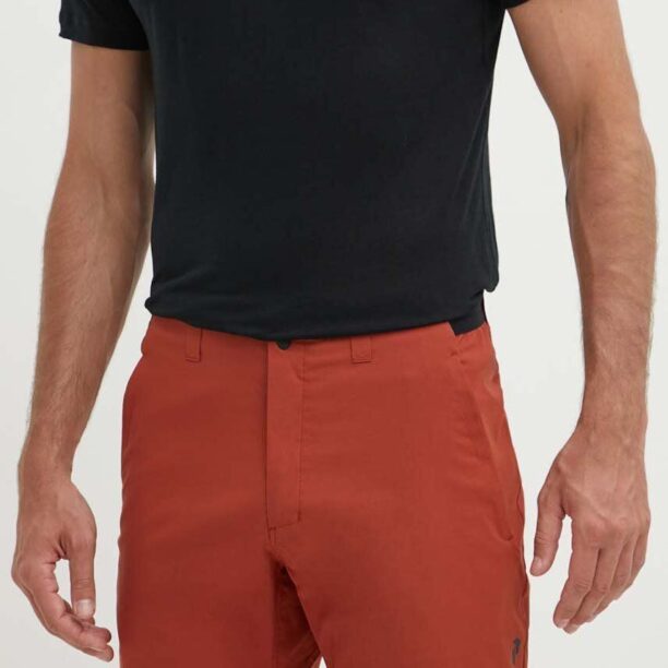 Peak Performance pantaloni scurți outdoor Commuter culoarea maro