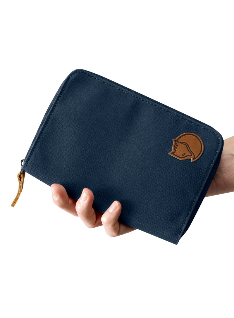 Preţ Portofel Fjallraven Passport Wallet - navy