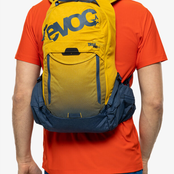 Rucsac MTB Evoc Trail Pro 16 - curry/denim preţ