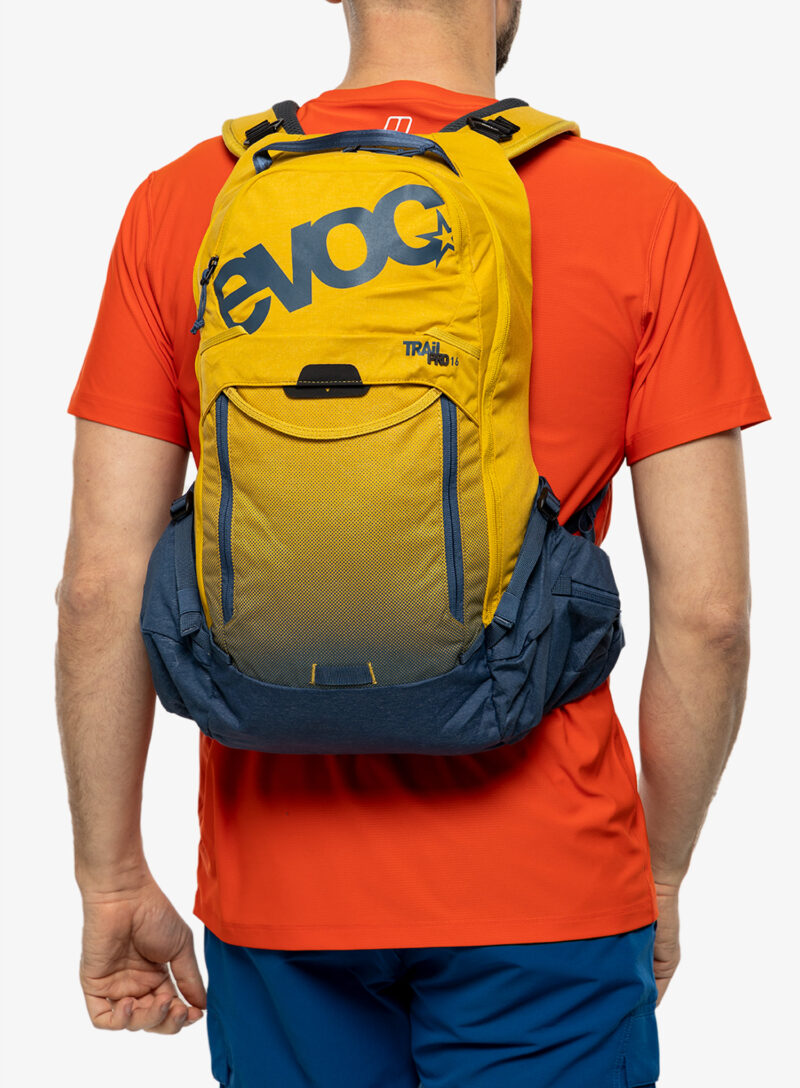 Rucsac MTB Evoc Trail Pro 16 - curry/denim preţ