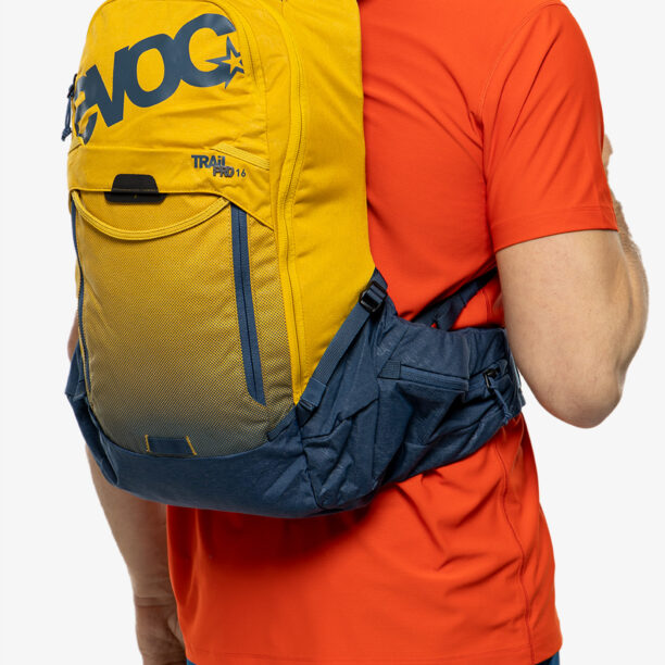 Preţ Rucsac MTB Evoc Trail Pro 16 - curry/denim