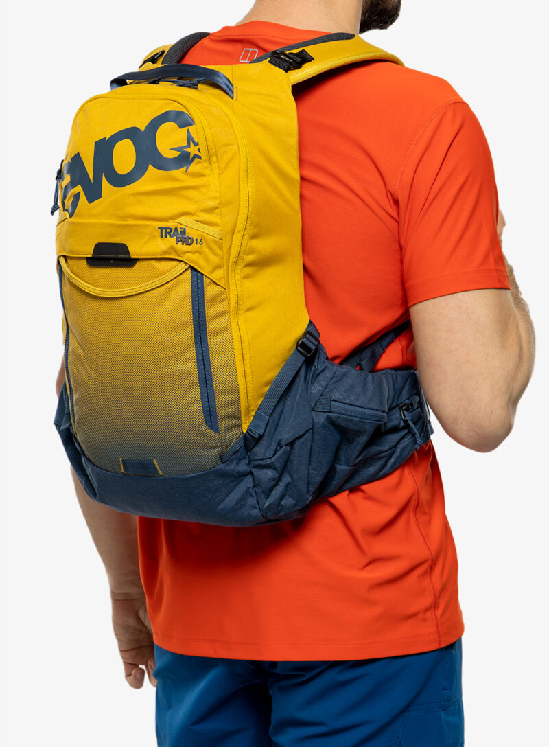 Preţ Rucsac MTB Evoc Trail Pro 16 - curry/denim