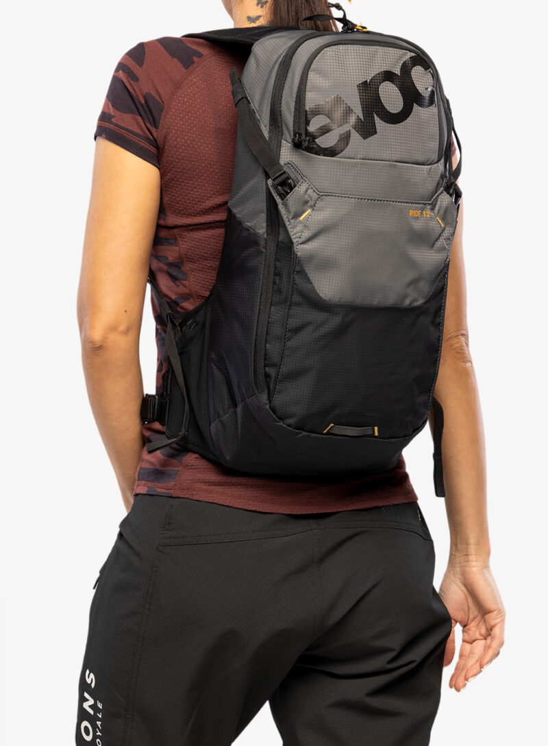 Rucsac ciclism Evoc Ride 12 - carbon grey/black preţ