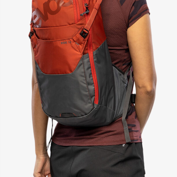 Rucsac ciclism Evoc Ride 12 - chili red/carbon grey preţ